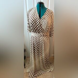 Nikki Poulos Women's White & Brown Polyester V-Neck Long Sleeves Maxi Dress P1X
